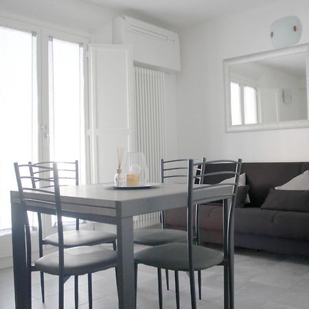 Sky Loft Airport - Modern Apt 1St Floor Apartman Bologna Kültér fotó