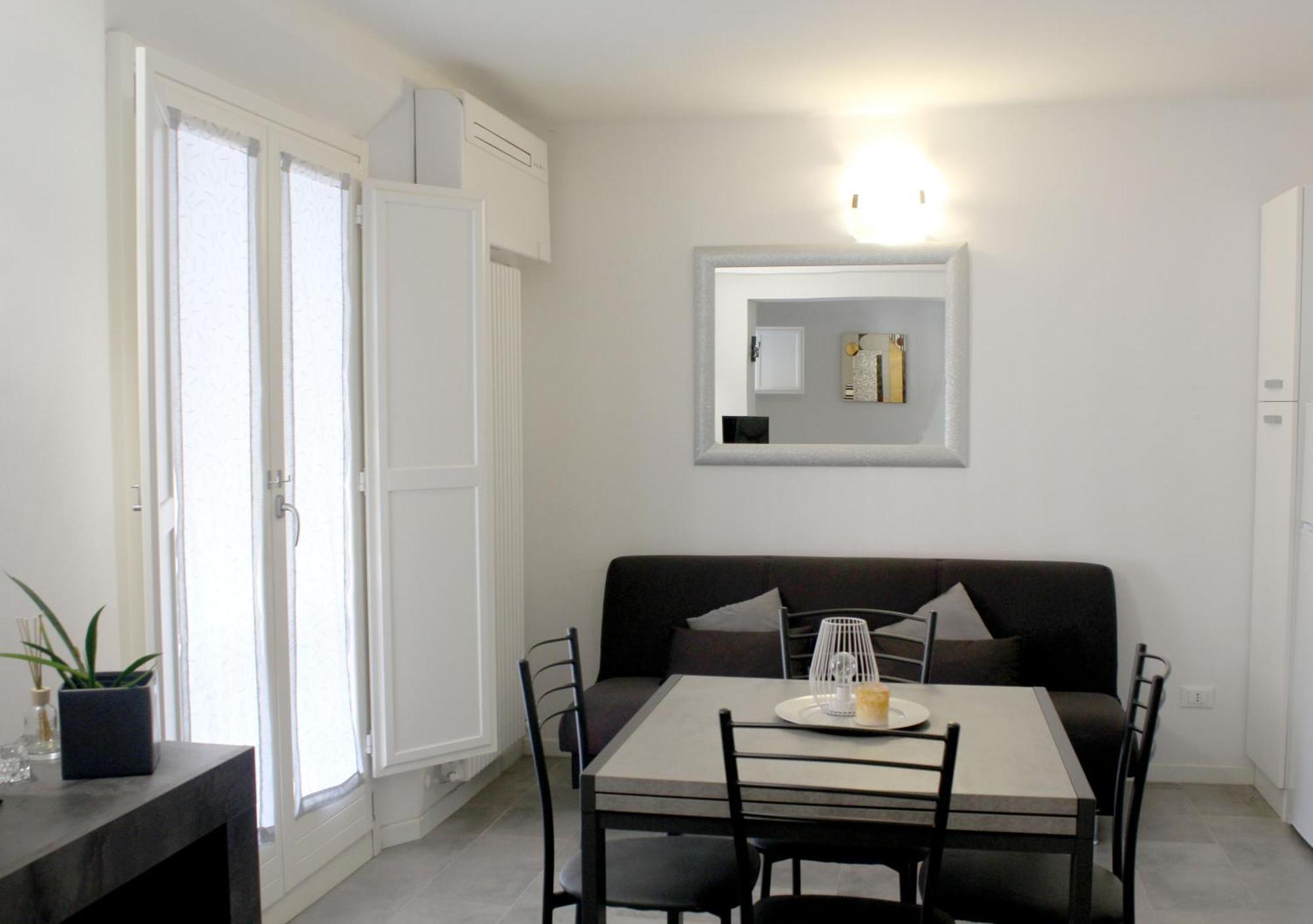 Sky Loft Airport - Modern Apt 1St Floor Apartman Bologna Kültér fotó